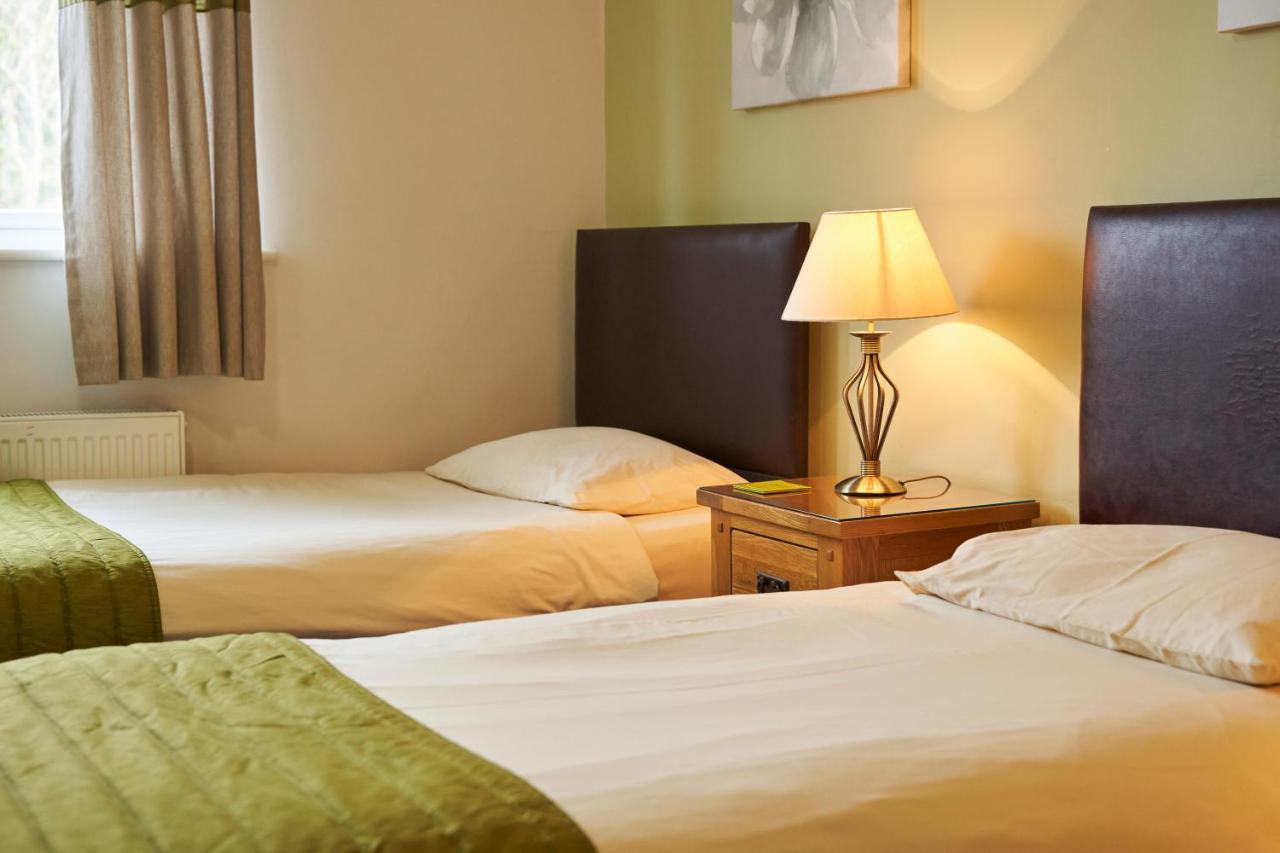 The New Inn Hotel Shottery Екстериор снимка